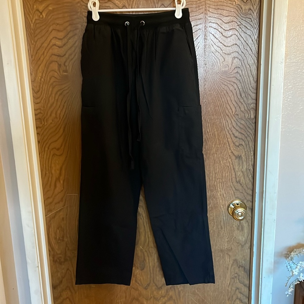 Woman XS black scrub pants